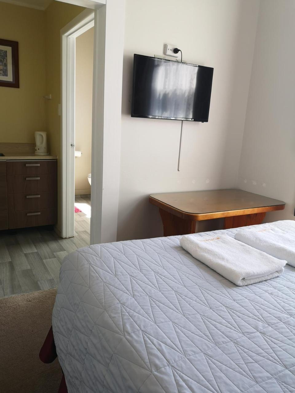 Golden Cross Hotel Вайхі Екстер'єр фото